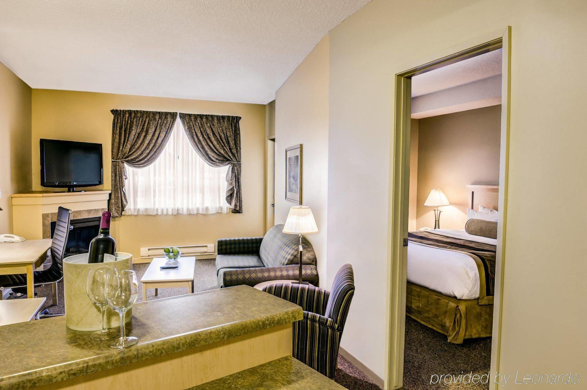 Clearwater Hotel Ltd Форт Мак-Муррей Экстерьер фото