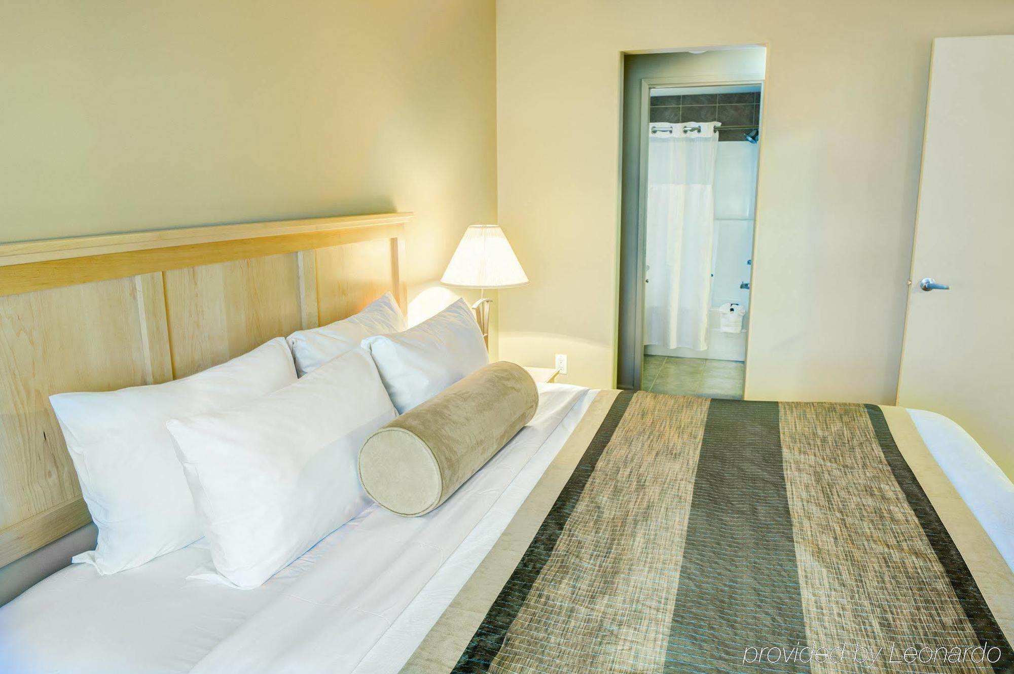 Clearwater Hotel Ltd Форт Мак-Муррей Экстерьер фото